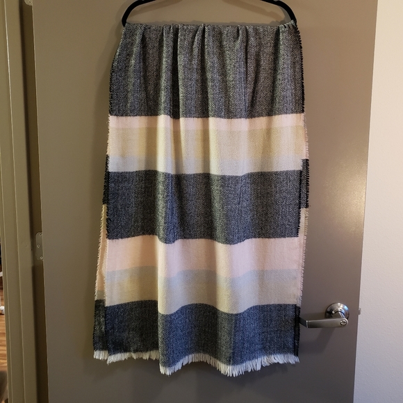 Isaac Mizrahi Striped Blanket Scarf - Picture 3 of 15